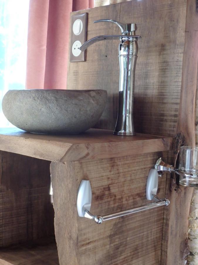 Le P'Tit Nid De Gabriel Bed and Breakfast Les Touches-de-Périgny Buitenkant foto