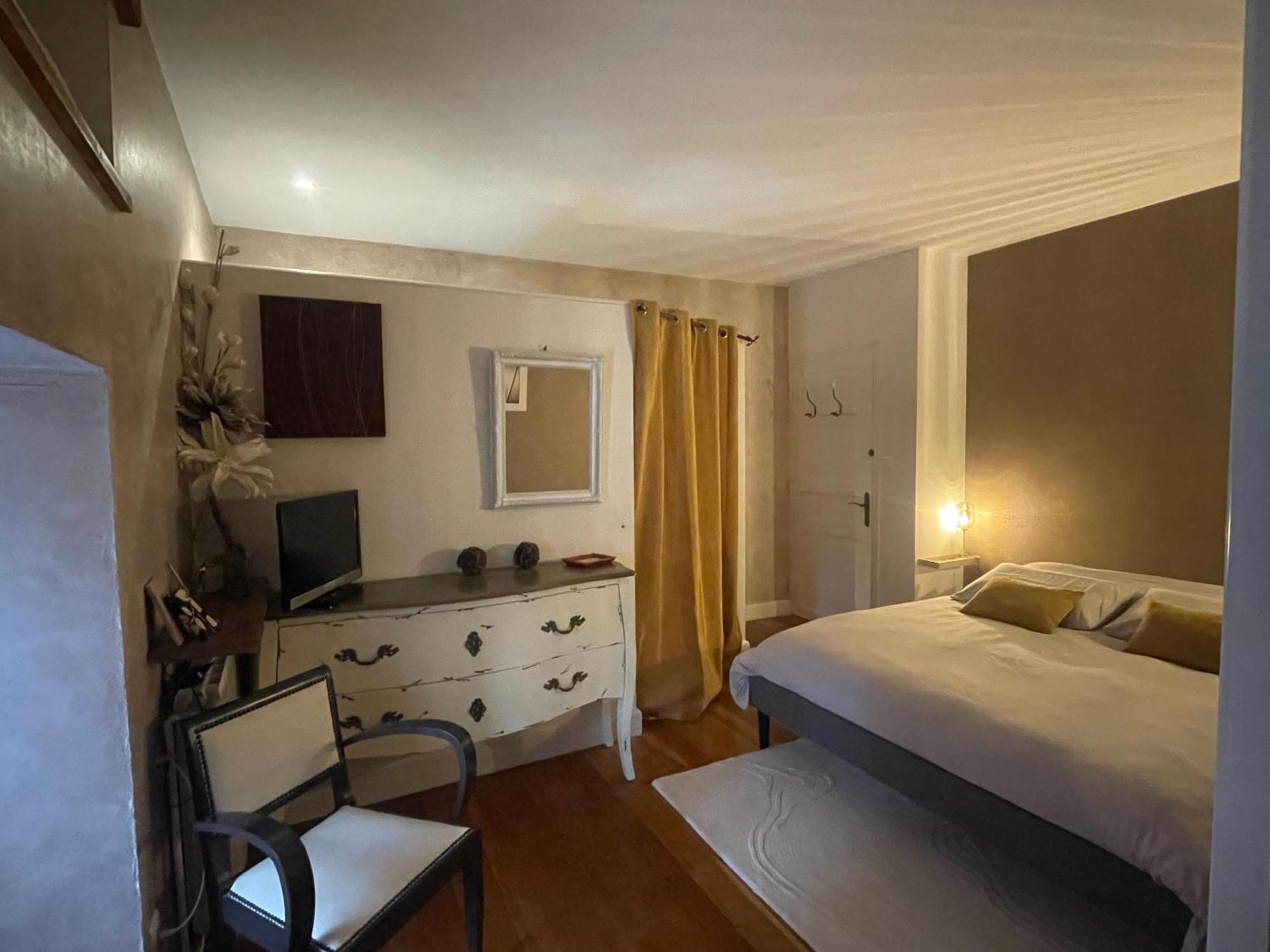 Le P'Tit Nid De Gabriel Bed and Breakfast Les Touches-de-Périgny Buitenkant foto